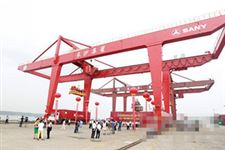 湖南首台超长臂场桥启用 装卸效率提高4倍